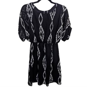 Bee Stitched Black & White Patterned Dress Size S 🖤🤍✨